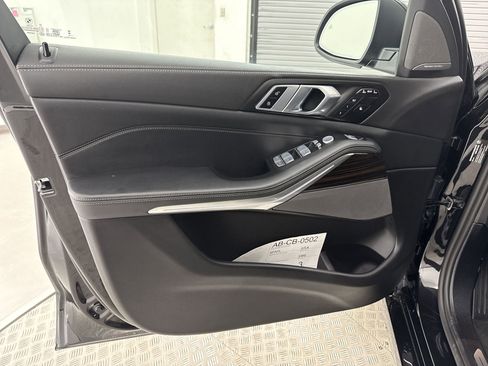 Used 2025 BMW X7 xDrive40i w/ Premium Package image 12