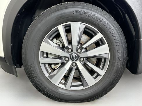 Used 2023 Nissan Pathfinder SL w/ Lighting Package (N92) AWD/4WD image 11