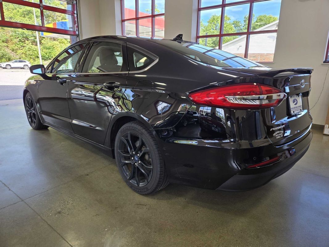 Used 2020 Ford Fusion SE w/ Equipment Group 151A FWD image 5