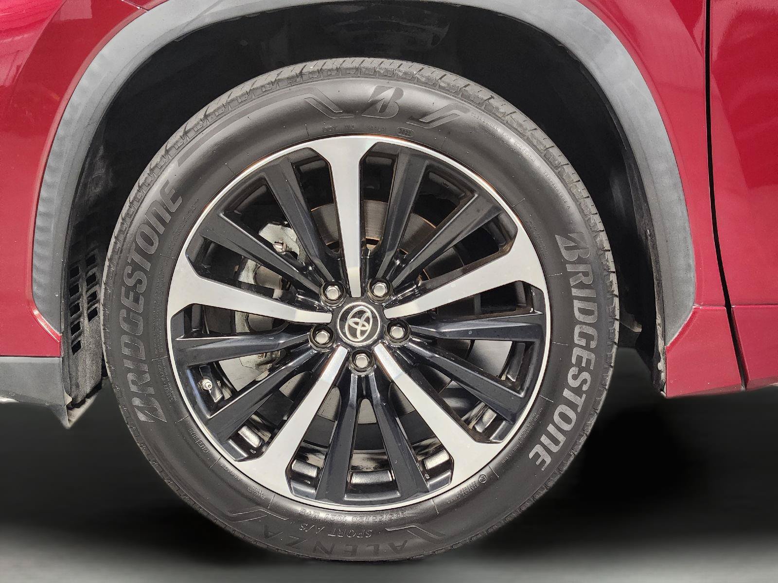 Used 2021 Toyota Highlander XSE FWD image 10