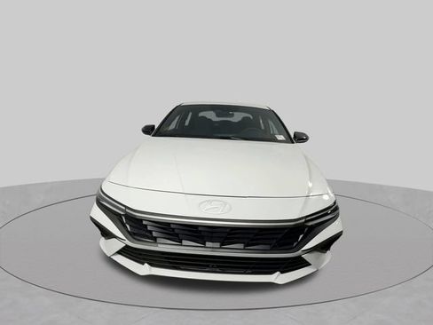 Used 2025 Hyundai Elantra SEL FWD image 3