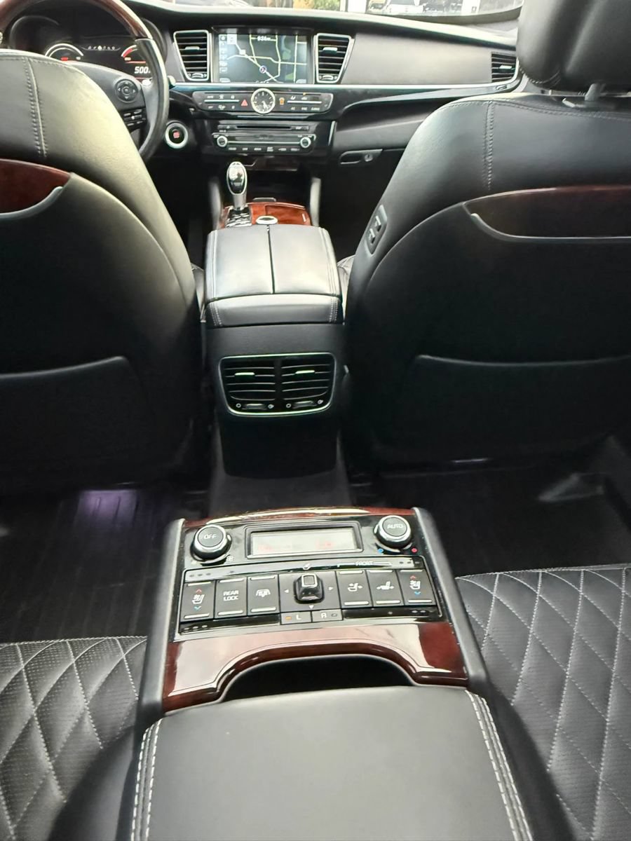 Used 2017 Kia K900 Luxury w/ VIP Plus Package RWD image 29