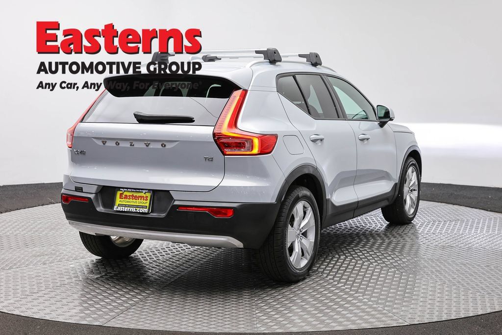 Used 2021 Volvo XC40 T4 Momentum FWD image 7