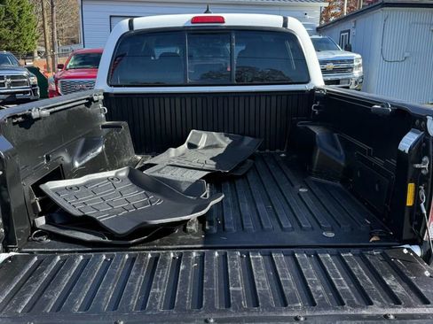 Used 2015 Toyota Tacoma PreRunner image 11