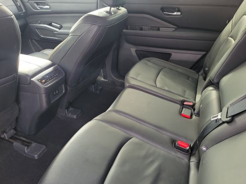 Used 2023 Nissan Pathfinder SL image 10