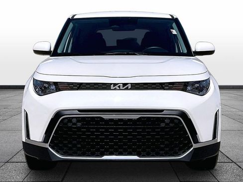 Used 2025 Kia Soul LX FWD image 3