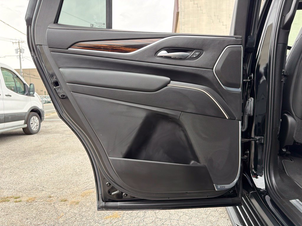 Used 2023 Cadillac Escalade Luxury AWD/4WD image 32