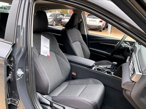 Used 2025 Toyota Camry LE image 8