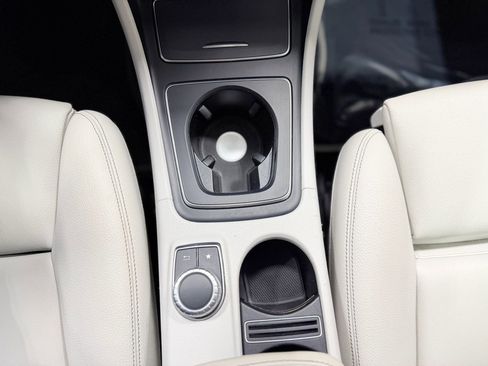 Used 2018 Mercedes-Benz GLA 250 4MATIC image 19