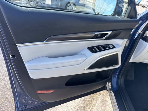 Used 2023 Kia Telluride S image 17