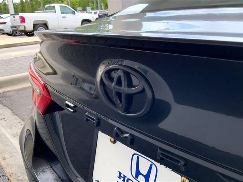 Used 2018 Toyota Camry SE w/ Moonroof Package FWD image 32