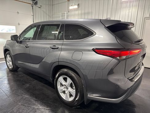 Used 2020 Toyota Highlander L AWD/4WD image 2