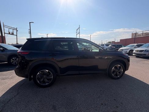 Certified 2025 Nissan Rogue SV FWD image 8