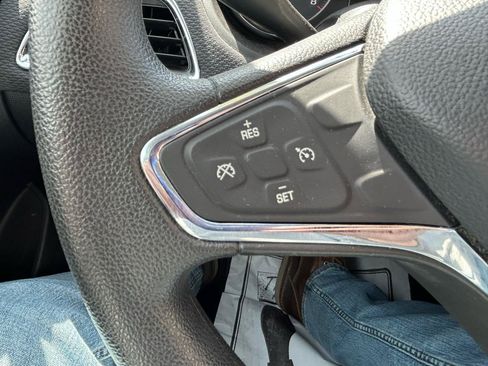 Used 2019 Chevrolet Cruze LT FWD image 18