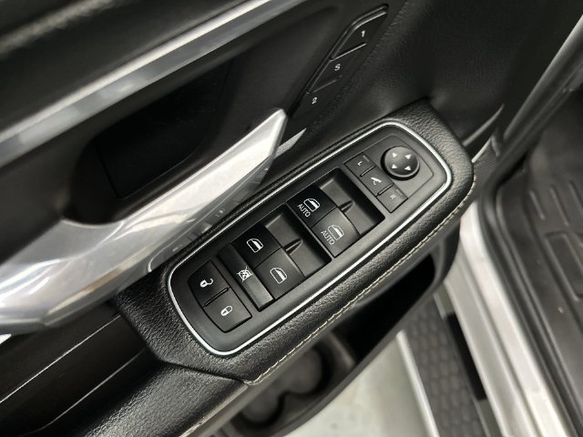 Used 2019 RAM 1500 Laramie AWD/4WD image 19