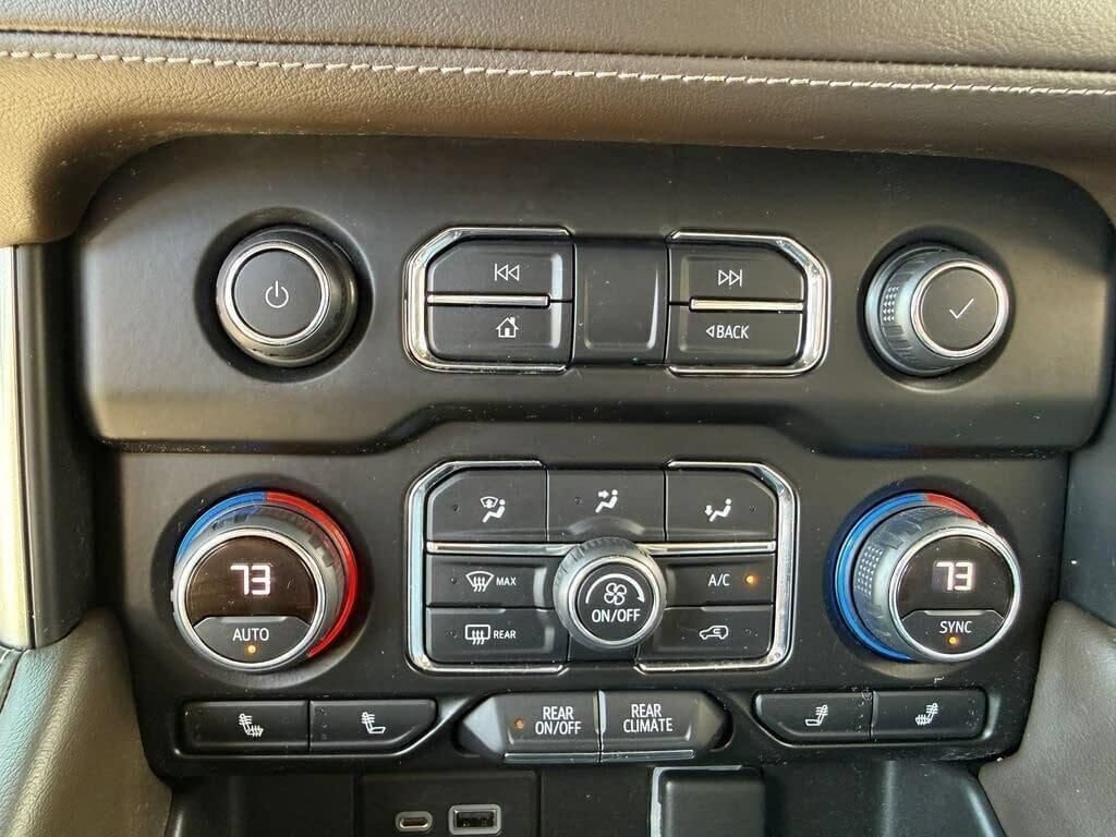 Used 2021 Chevrolet Tahoe Z71 w/ Luxury Package AWD/4WD image 29