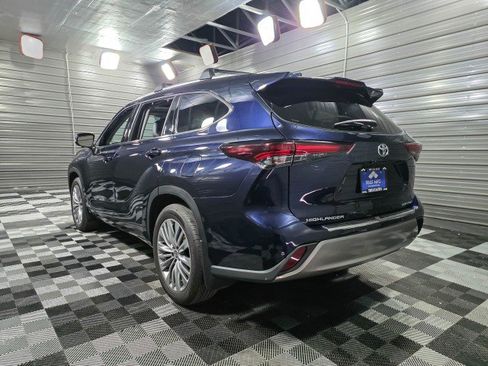 Used 2024 Toyota Highlander Platinum image 7