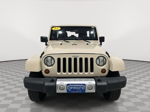 Used 2011 Jeep Wrangler Unlimited Sahara w/ Connectivity Group AWD/4WD image 8