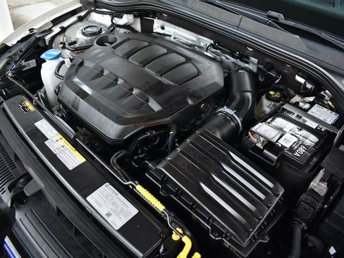 Used 2024 Volkswagen Golf R AWD/4WD image 26
