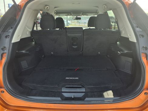 Used 2017 Nissan Rogue SV image 9