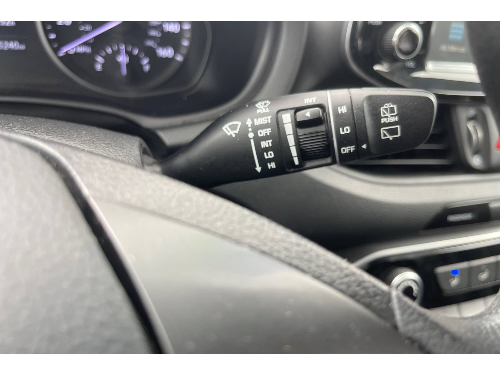 Used 2018 Hyundai Elantra GT FWD image 35