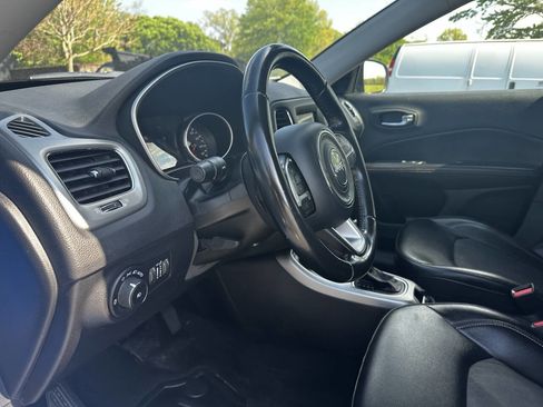 Used 2020 Jeep Compass Latitude w/ Popular Equipment Group AWD/4WD image 11
