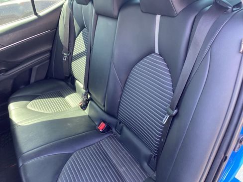Used 2018 Toyota Camry SE FWD image 13