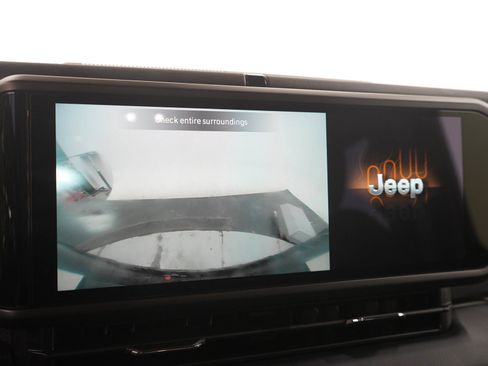 Used 2025 Jeep Wrangler Unlimited Rubicon 4xe w/ Convenience Group AWD/4WD image 27