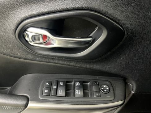 Used 2019 Jeep Cherokee Latitude Plus image 55