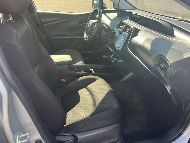 Used 2021 Toyota Prius LE FWD image 8