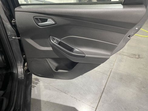 Certified 2018 Ford Focus SE FWD image 23