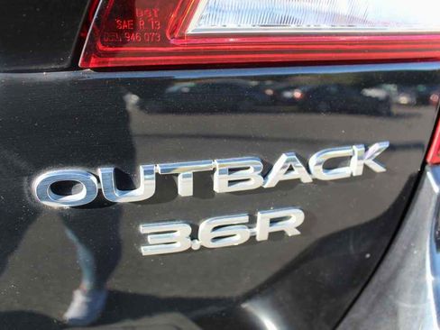 Used 2016 Subaru Outback 3.6R Limited image 9