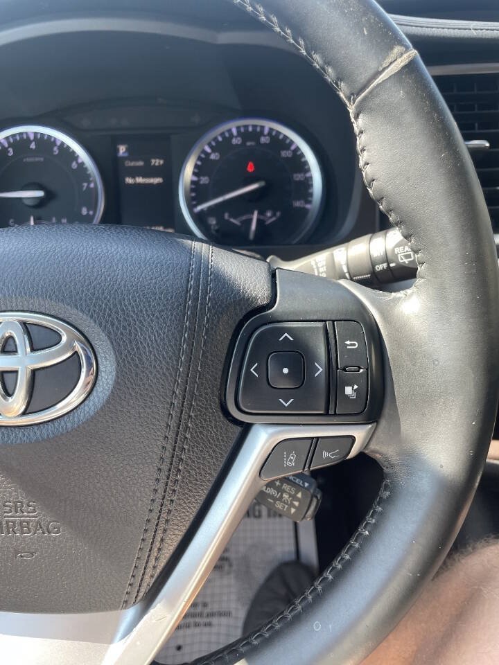 Used 2017 Toyota Highlander XLE FWD image 23