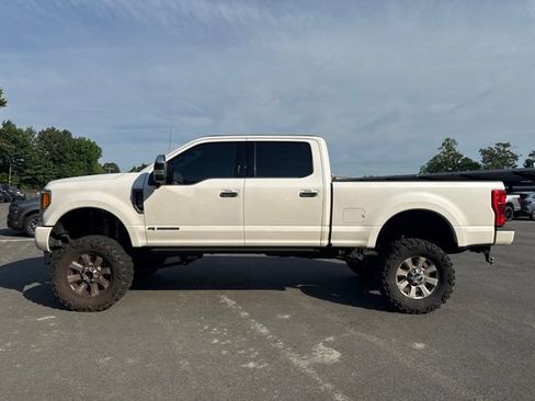 Used 2019 Ford F250 Platinum w/ Platinum Ultimate Package AWD/4WD image 2