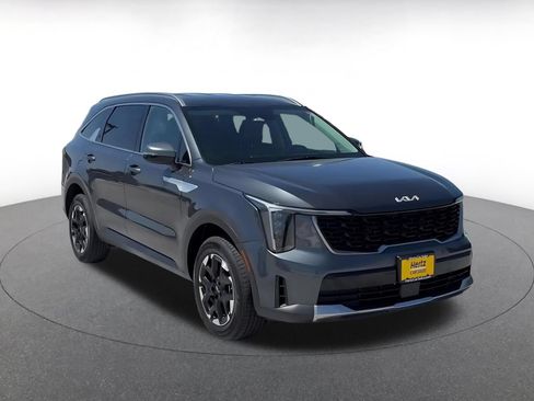 Used 2024 Kia Sorento S AWD/4WD image 3