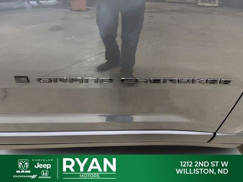 New 2026 Jeep Grand Cherokee Altitude AWD/4WD image 11