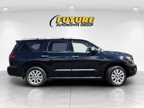 Certified 2022 Toyota Sequoia Platinum AWD/4WD image 4