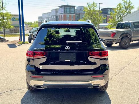 Used 2021 Mercedes-Benz GLB 250 4MATIC image 5