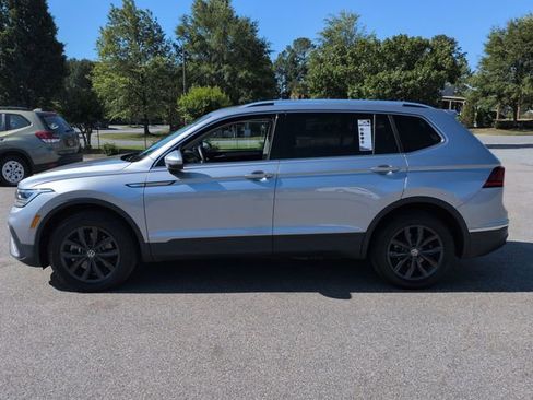 Used 2024 Volkswagen Tiguan SE FWD image 6