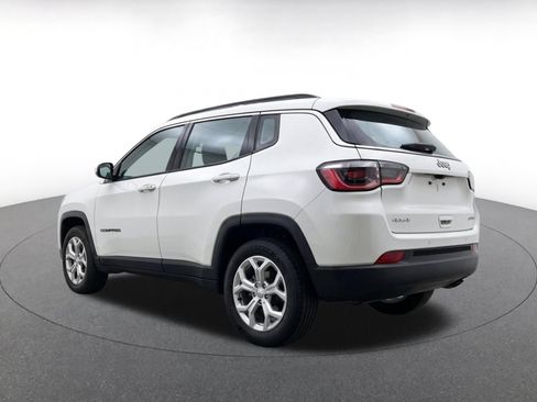 Used 2025 Jeep Compass Latitude AWD/4WD image 7