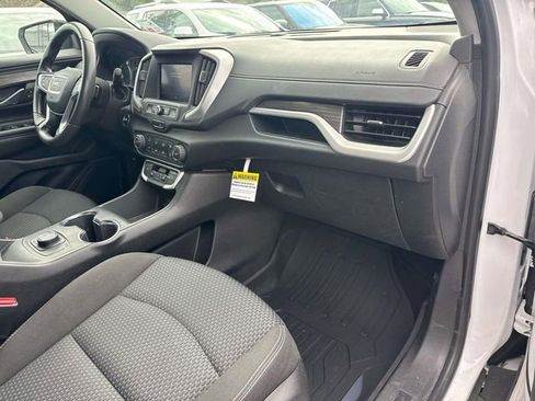 Used 2022 GMC Terrain SLE w/ Elevation Edition image 16
