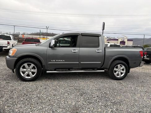 Used 2014 Nissan Titan SL w/ SL Moonroof Package image 11