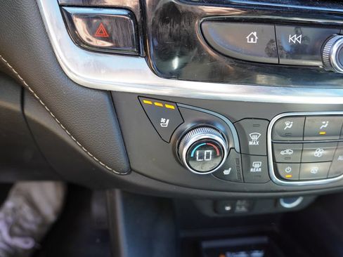 Used 2022 Chevrolet Traverse Premier w/ Redline Edition AWD/4WD image 8