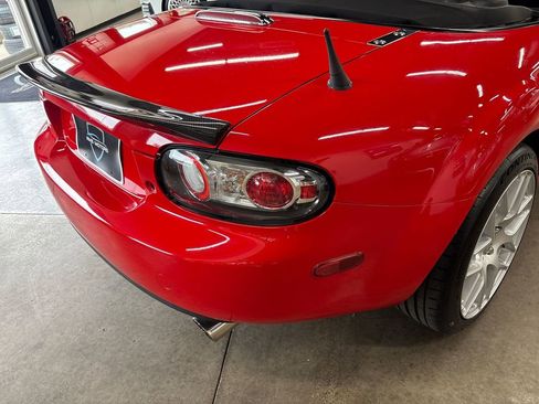 Used 2006 MAZDA MX-5 Miata Grand Touring RWD image 30