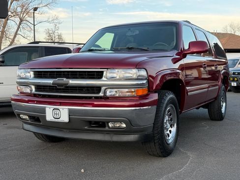 Used 2005 Chevrolet Suburban LS w/ Preferred Equipment Group image 2