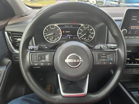 Used 2022 Nissan Rogue SV image 16