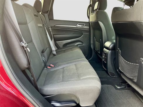 Used 2021 Jeep Grand Cherokee Laredo image 24