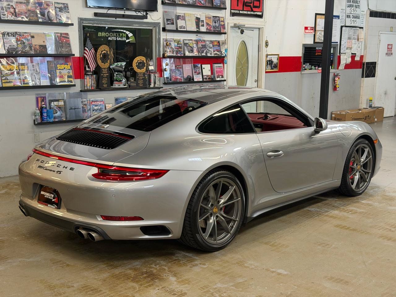 Used 2018 Porsche 911 Carrera 4S AWD/4WD image 5