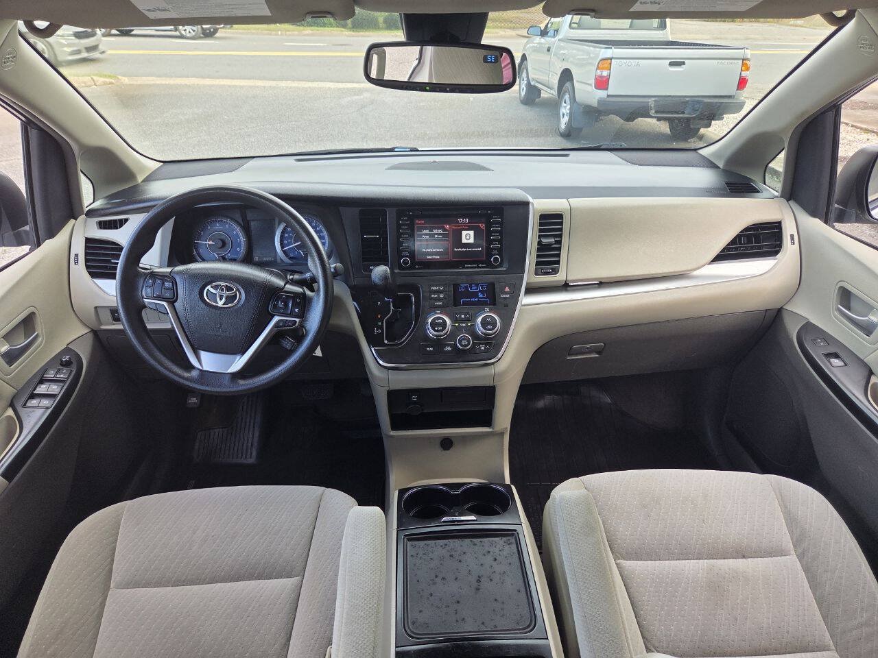 Used 2018 Toyota Sienna LE FWD image 9