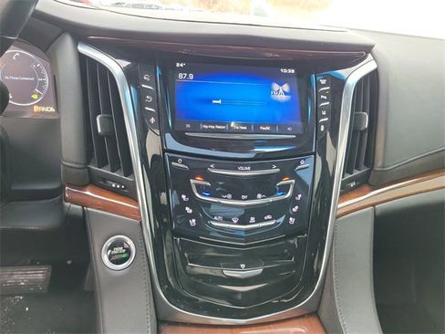 Certified 2015 Cadillac Escalade Luxury image 9